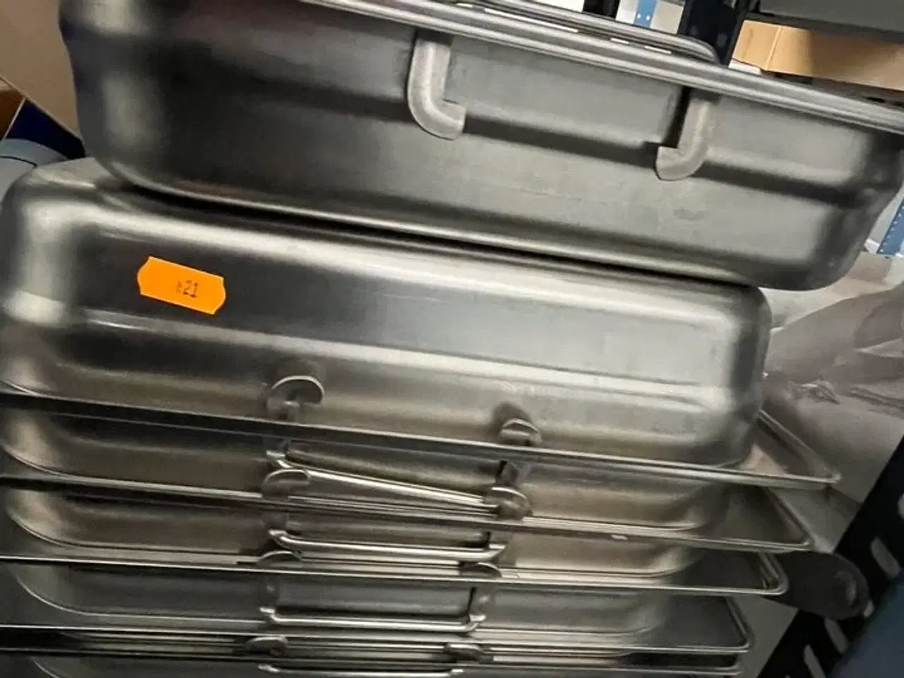 Billede 2 - Tøm Reol - inden kl. 12 (2 fag) Termokander, Gastronorm bakker m.m.