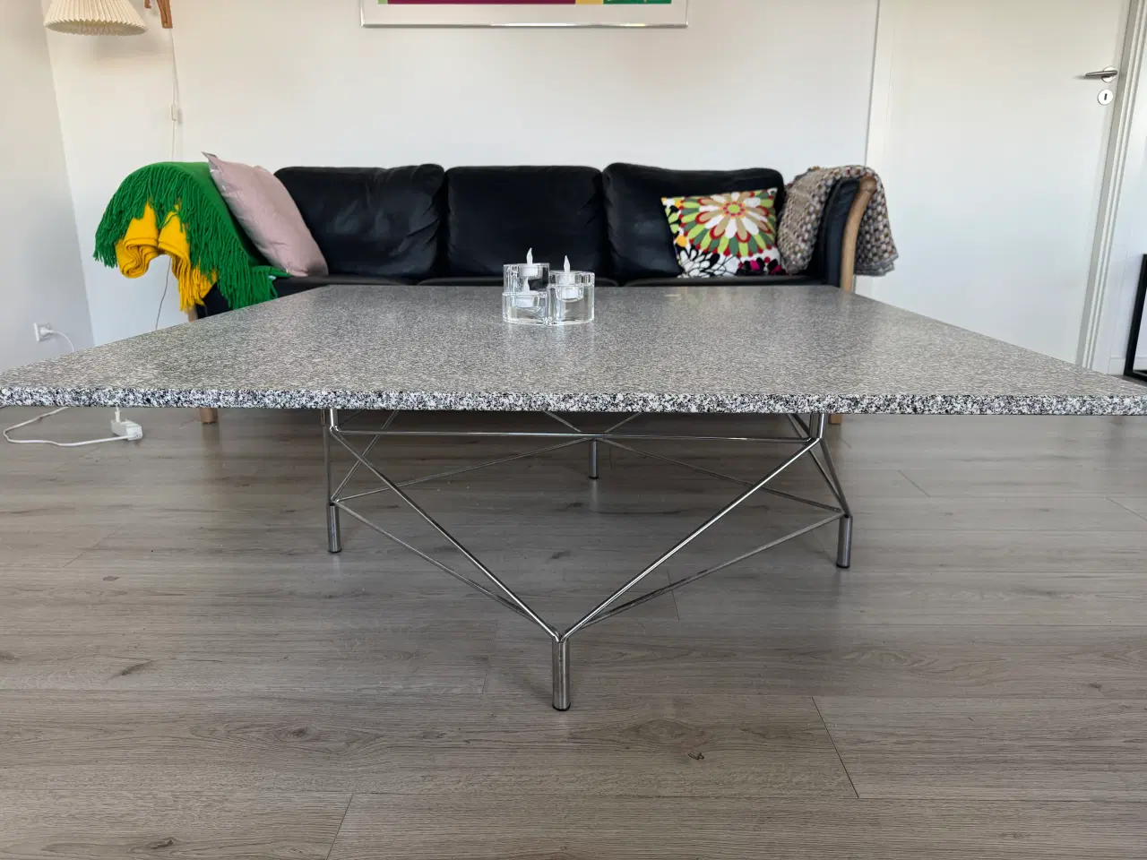 Billede 1 - Flot sofabord i granit på elegant stel