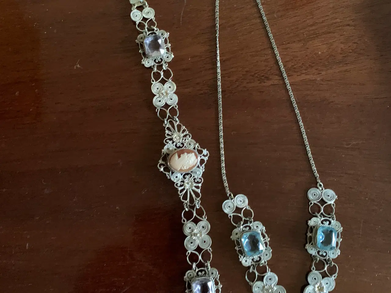 Billede 1 - Halskæde og armbånd