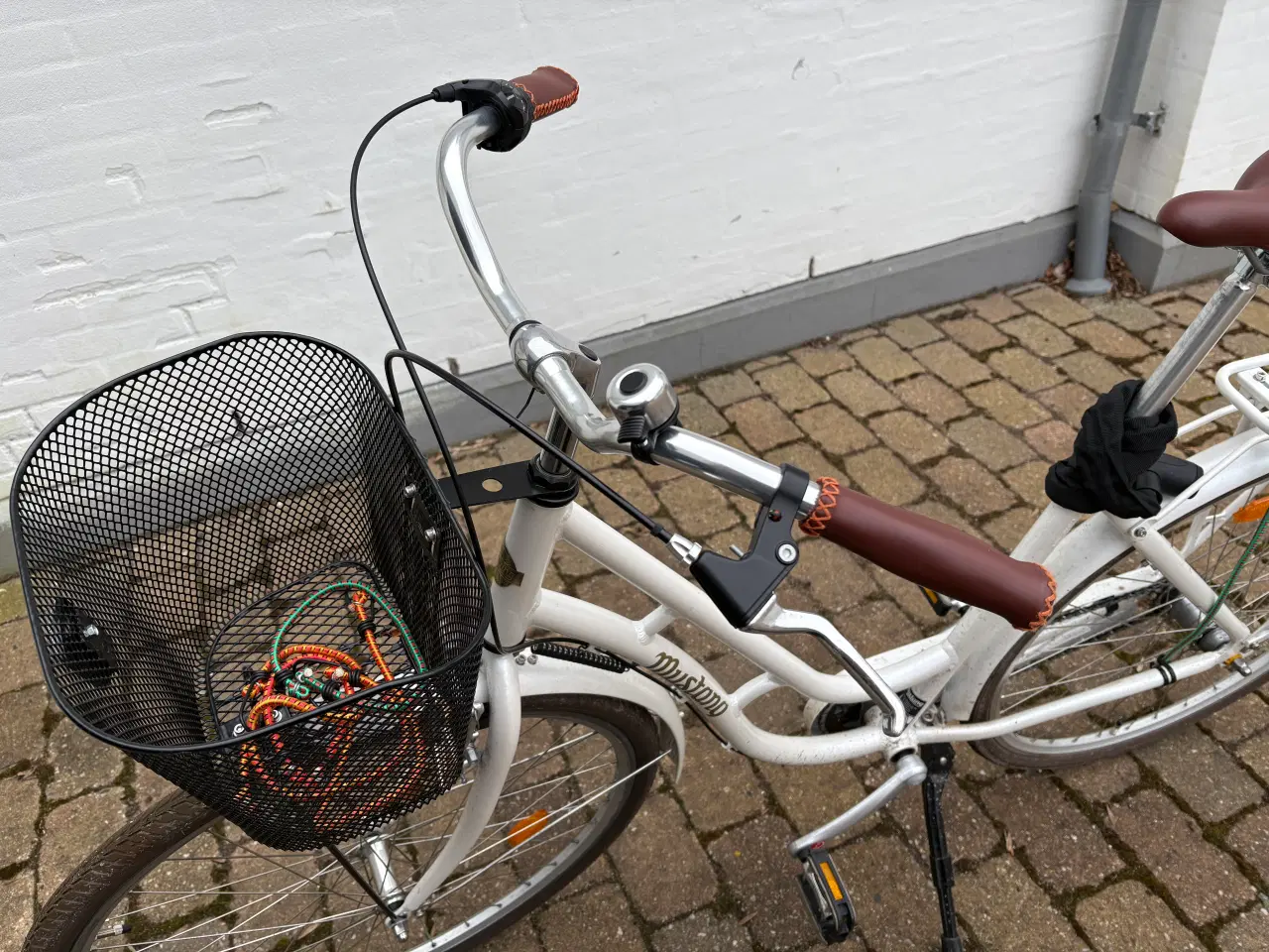 Billede 3 - Næsten ny Mustang cykel med kurv