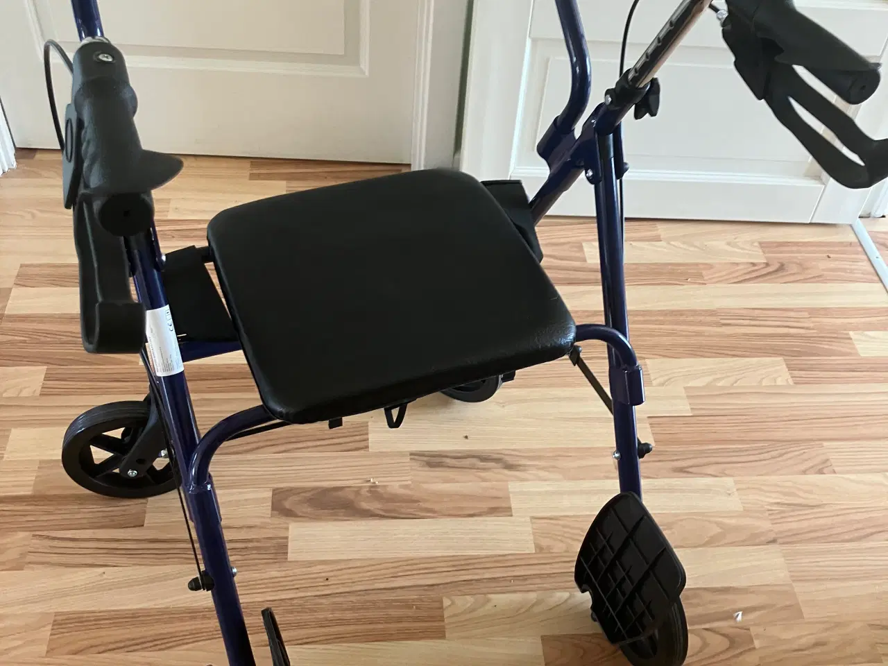 Billede 3 - Rollator/kørestol
