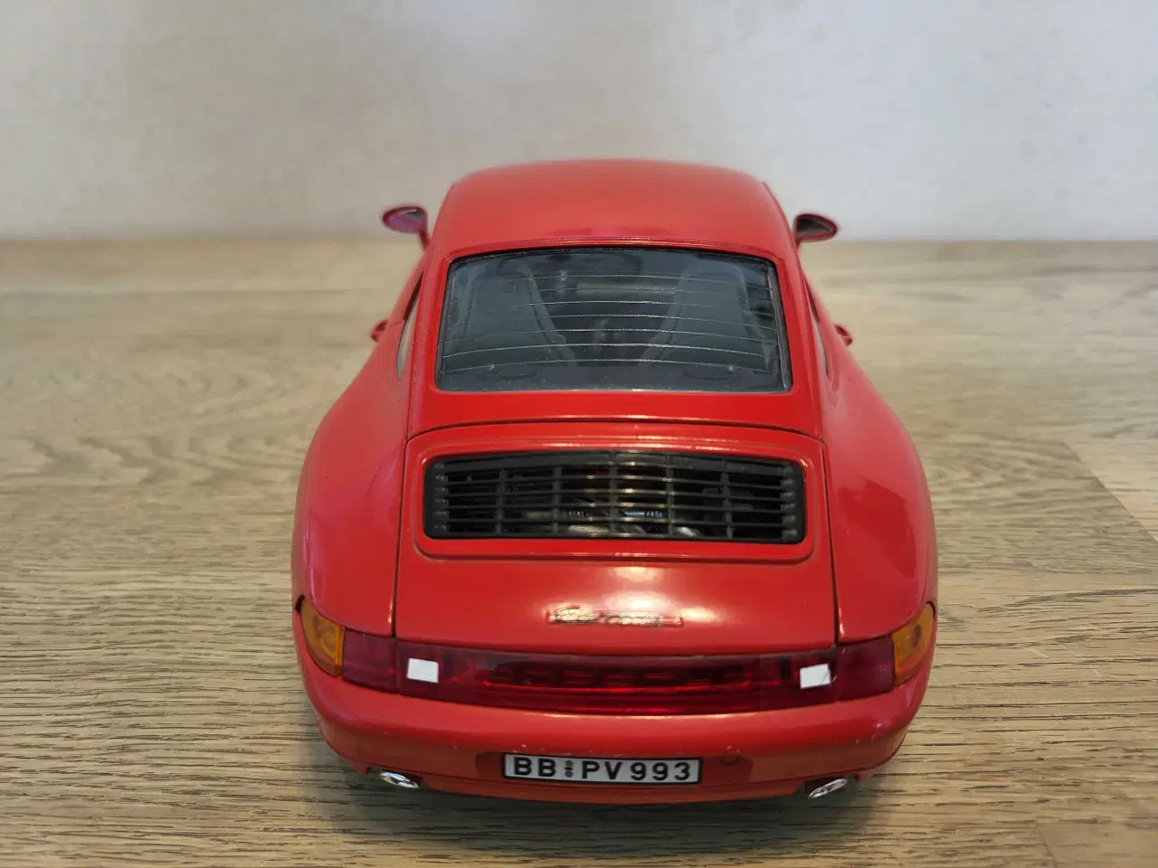 Billede 4 - Modelbil: Porsche 911 Carrera 1993.  Skala 1/18.