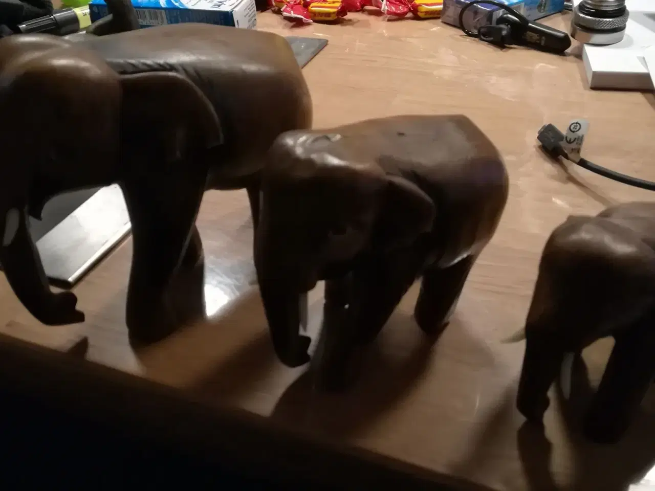 Billede 1 - Håndskårne elefanter