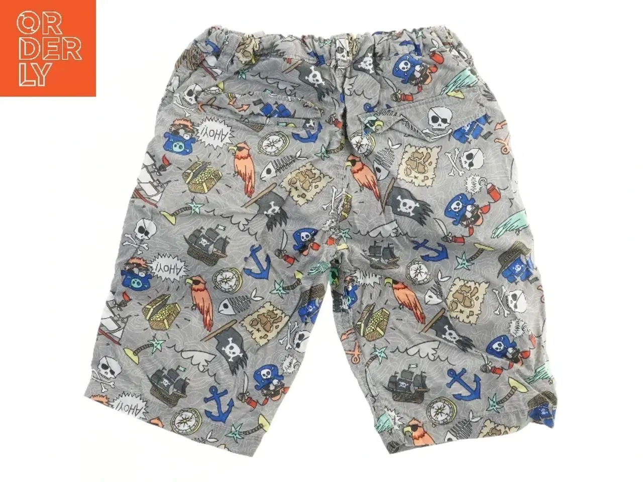 Billede 2 - Piratprint shorts til børn fra H&M (str. 128)