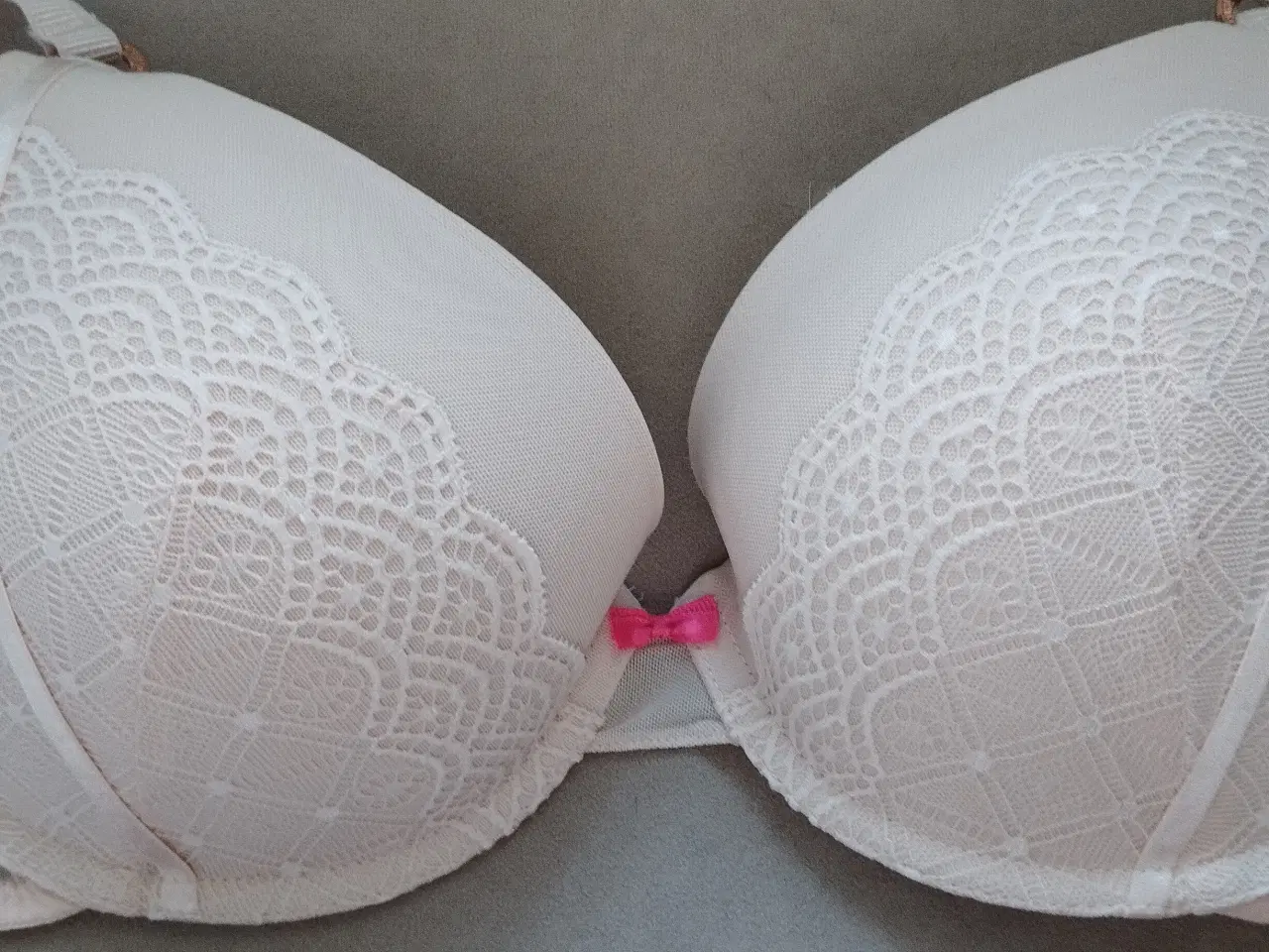 Billede 2 - 2 BH  med bøjler, HUNKEMÖLLER str. 75 F G og BRITH