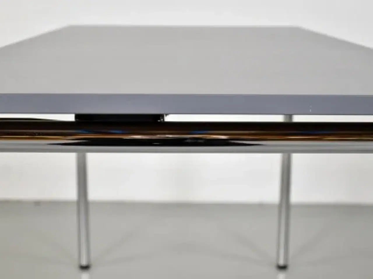 Billede 10 - Four design klapbord med grå bordplade og krom stel