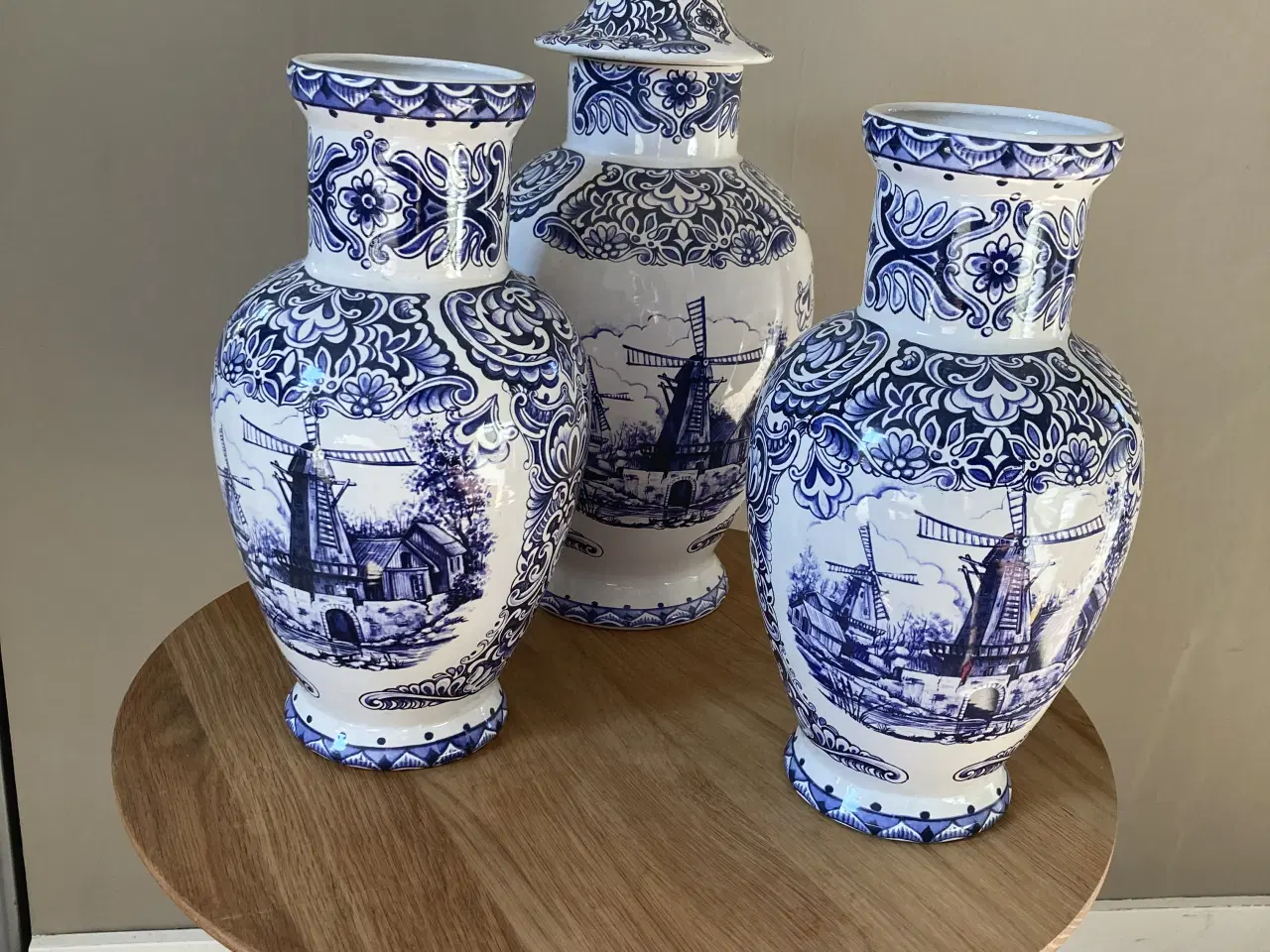 Billede 1 - Titel: 3 stk.blå/hvide porcelænskrukker med låg