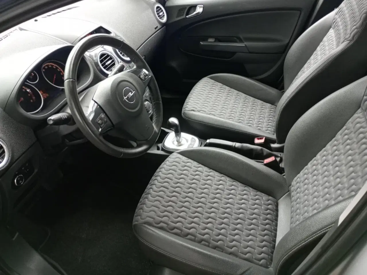 Billede 5 - Opel Corsa 1,2 16V Cosmo aut.
