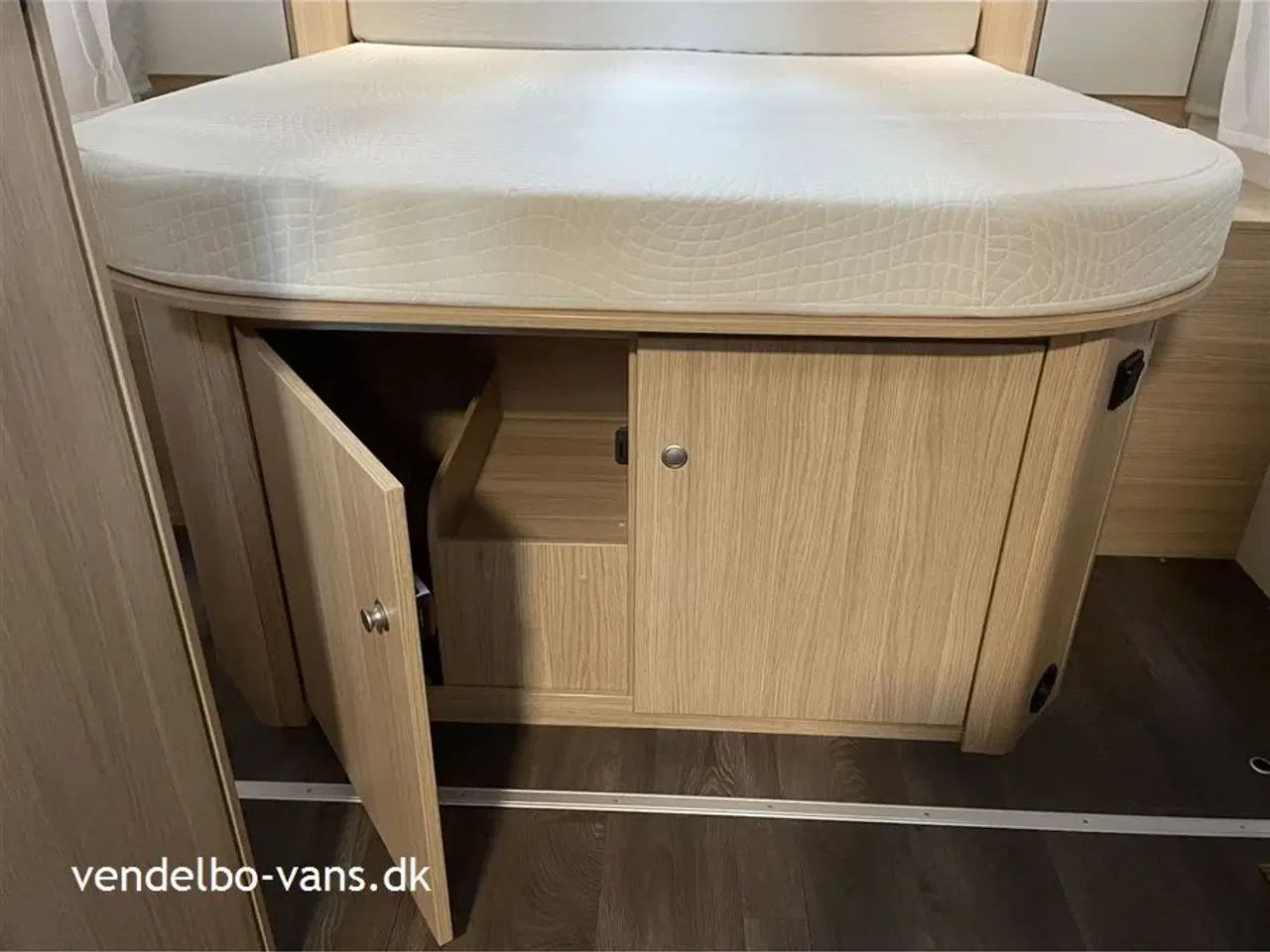 Billede 19 - 0 - SunLight I 69 L Aut.   Bemærk det lave km tal - 160 HK - 9 trins automatgear
