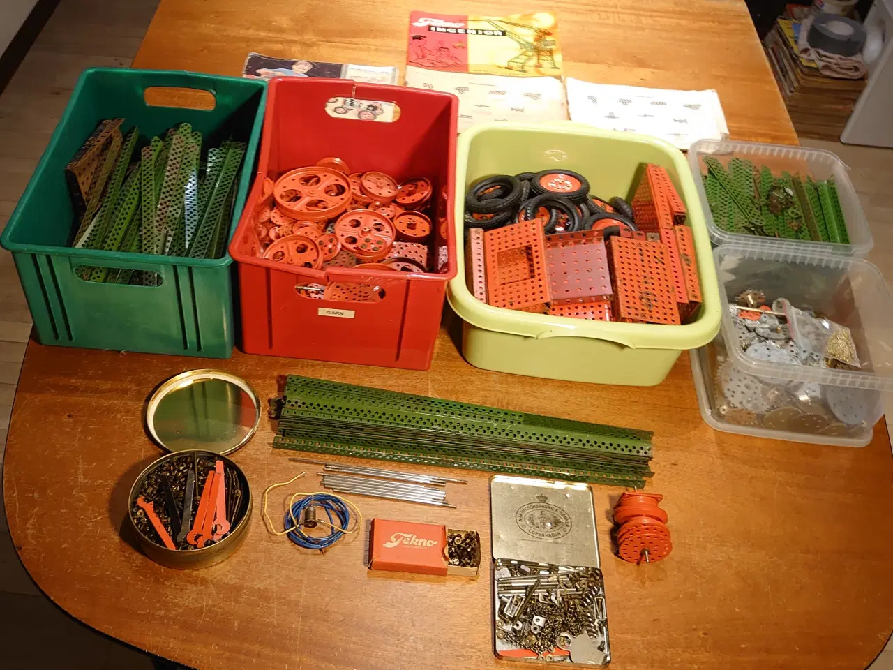 Billede 1 - Ca 17kg Tekno Ingeniør dele + vejledninger.