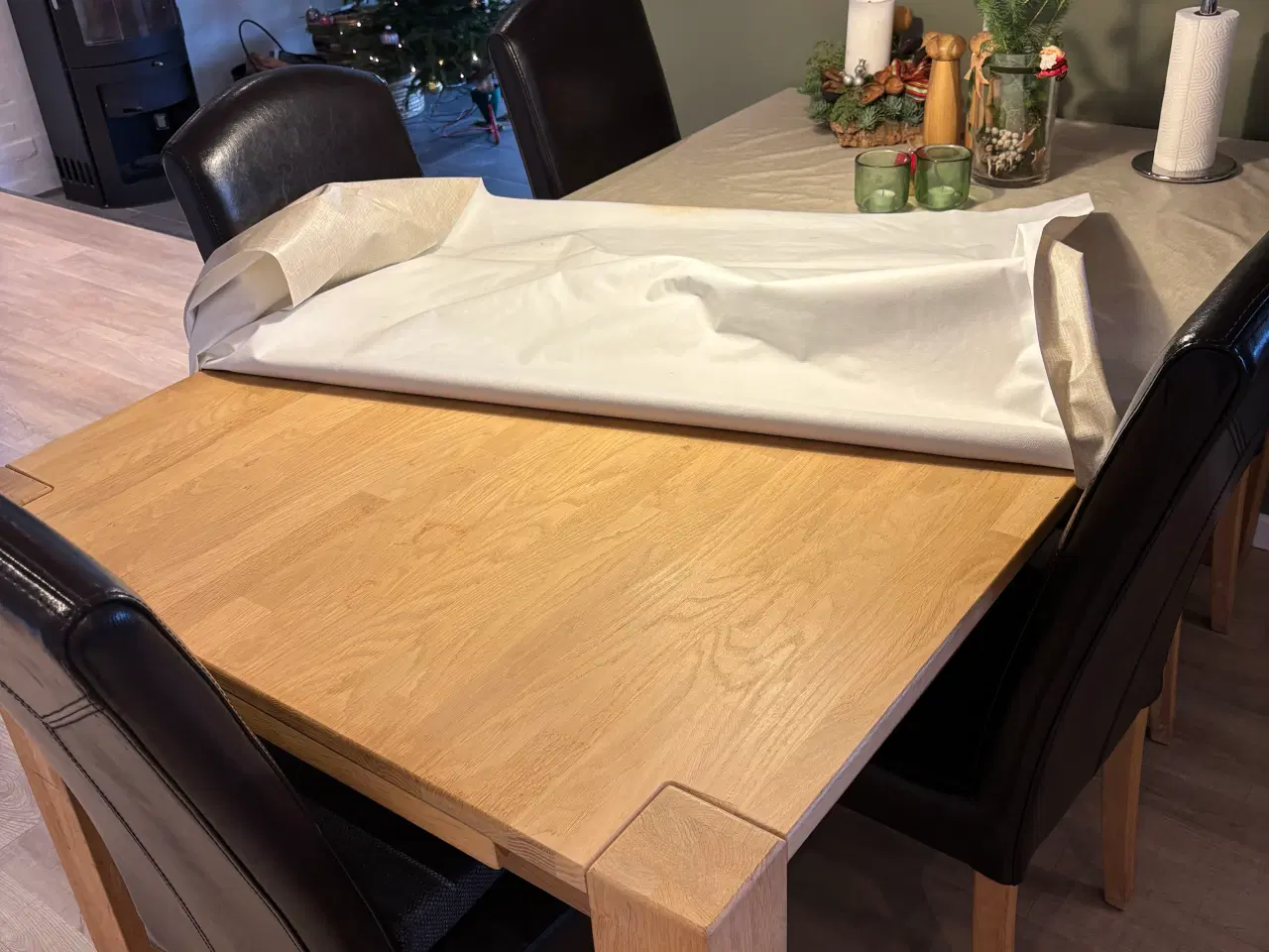 Billede 1 - Spisebord i massivt egetræ