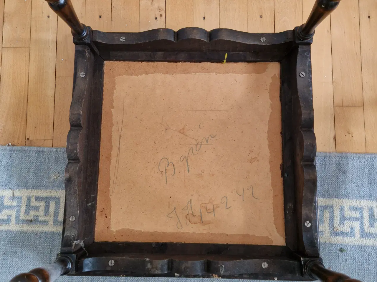 Billede 3 - Lille kakkelbord i bejdset bøg 