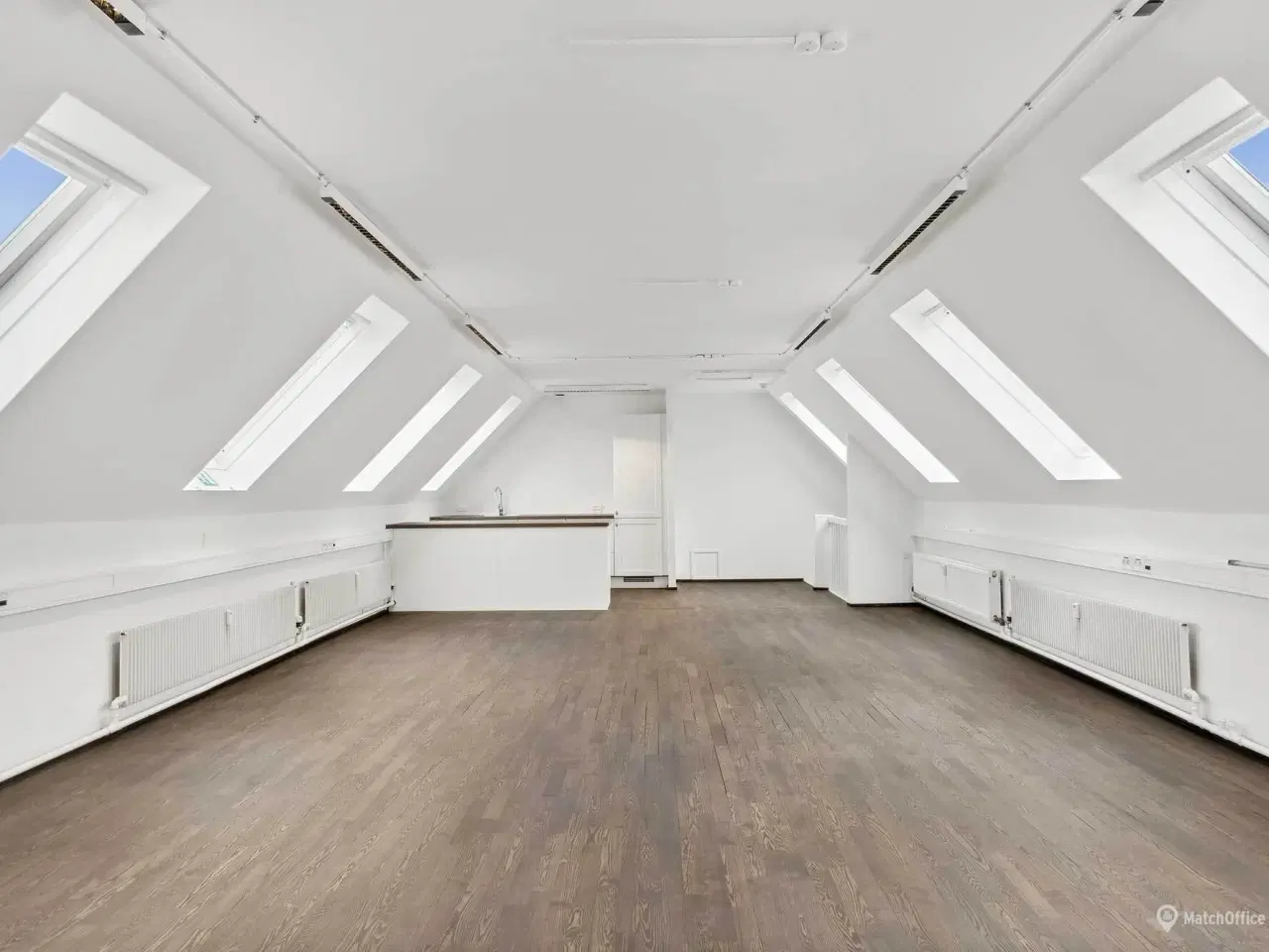 Billede 5 - Historisk pakhus med fritlagte bjælker og hyggelig brostensbelagt gård - kombineret med moderne Street Art Museum