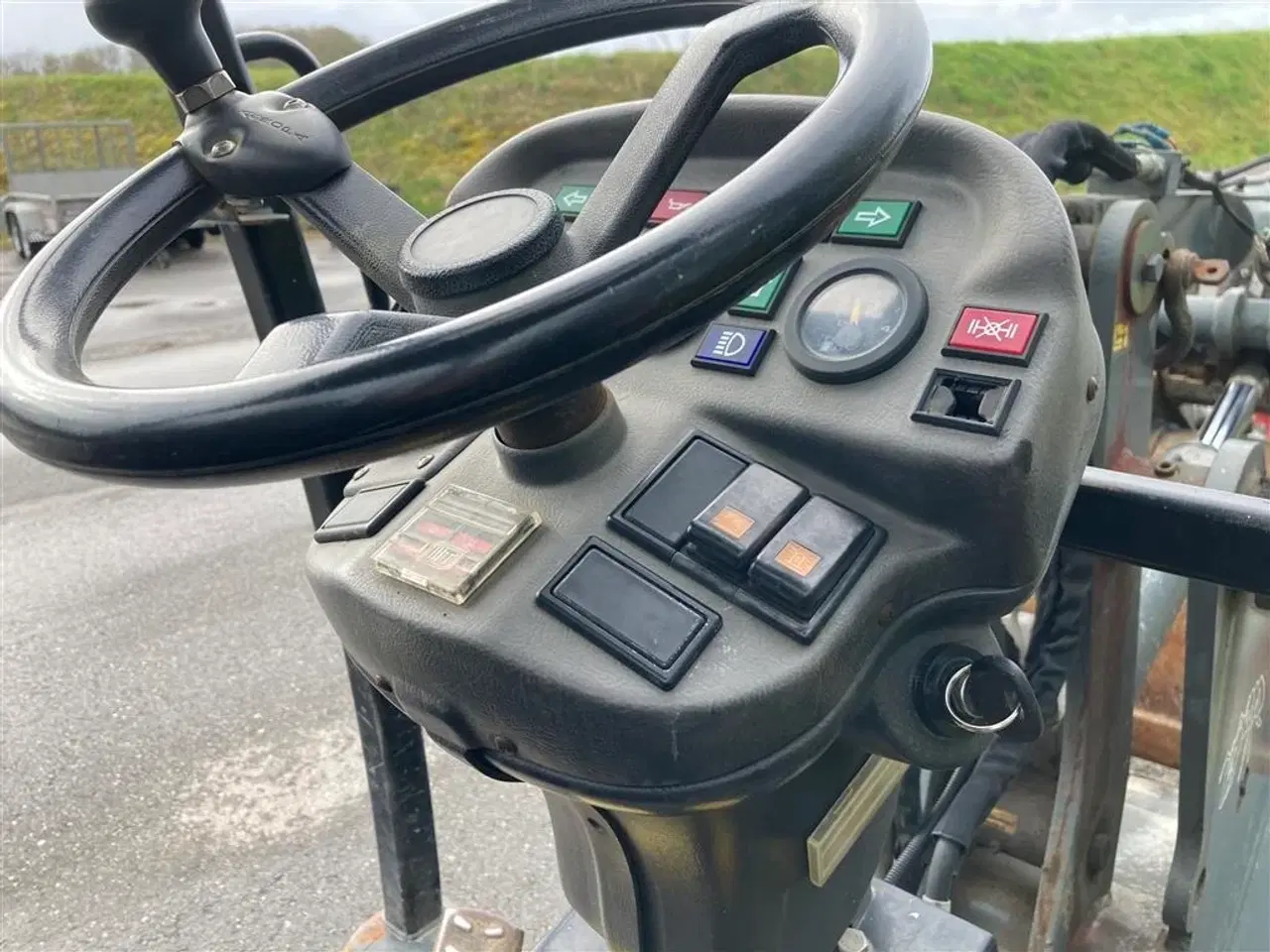 Billede 24 - Giant 452 T HD, Minilæsser. Skovl og Pallegafler