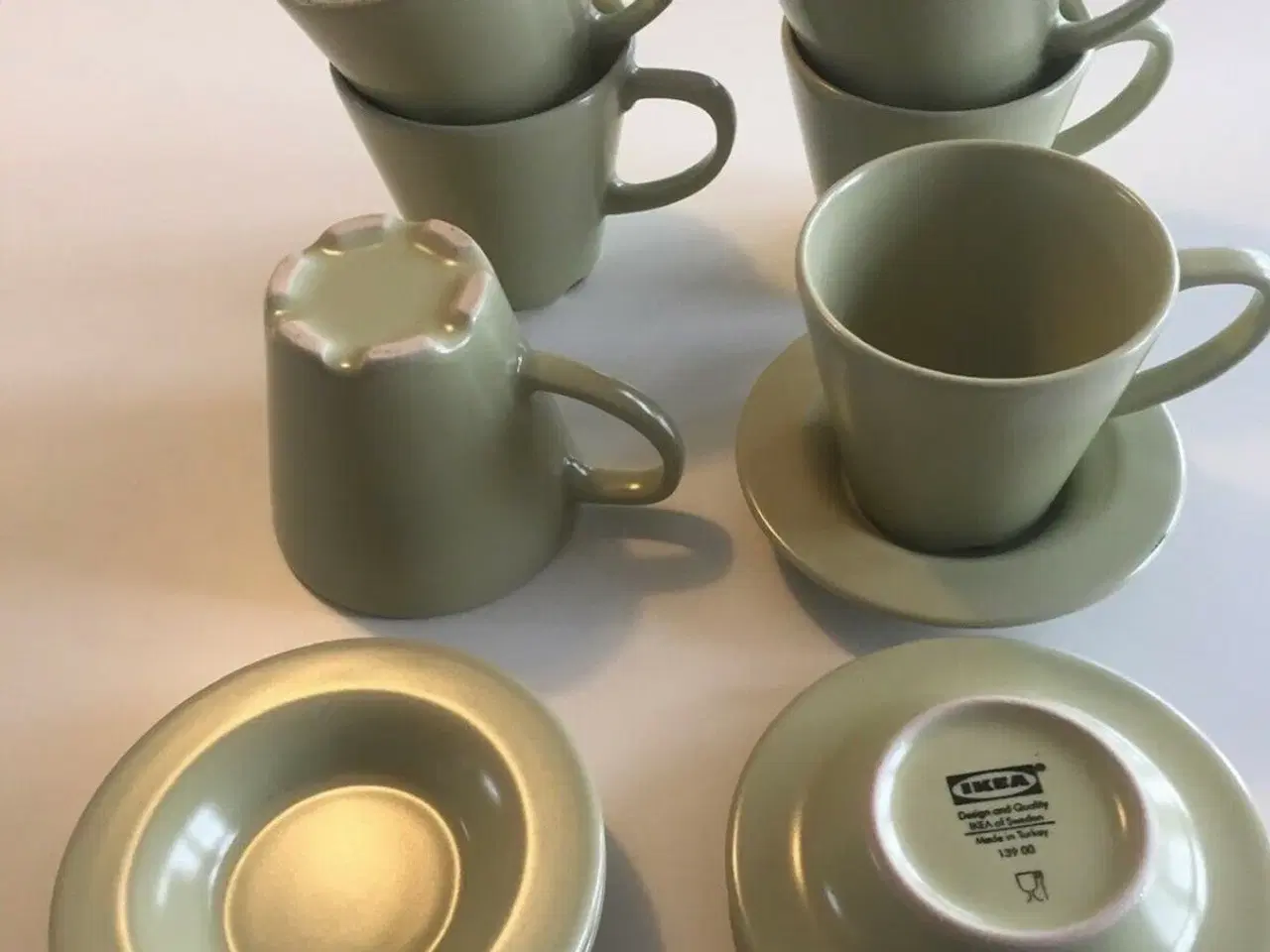 Billede 2 - Porcelæn, 6 stk grønne kopper og underkopper