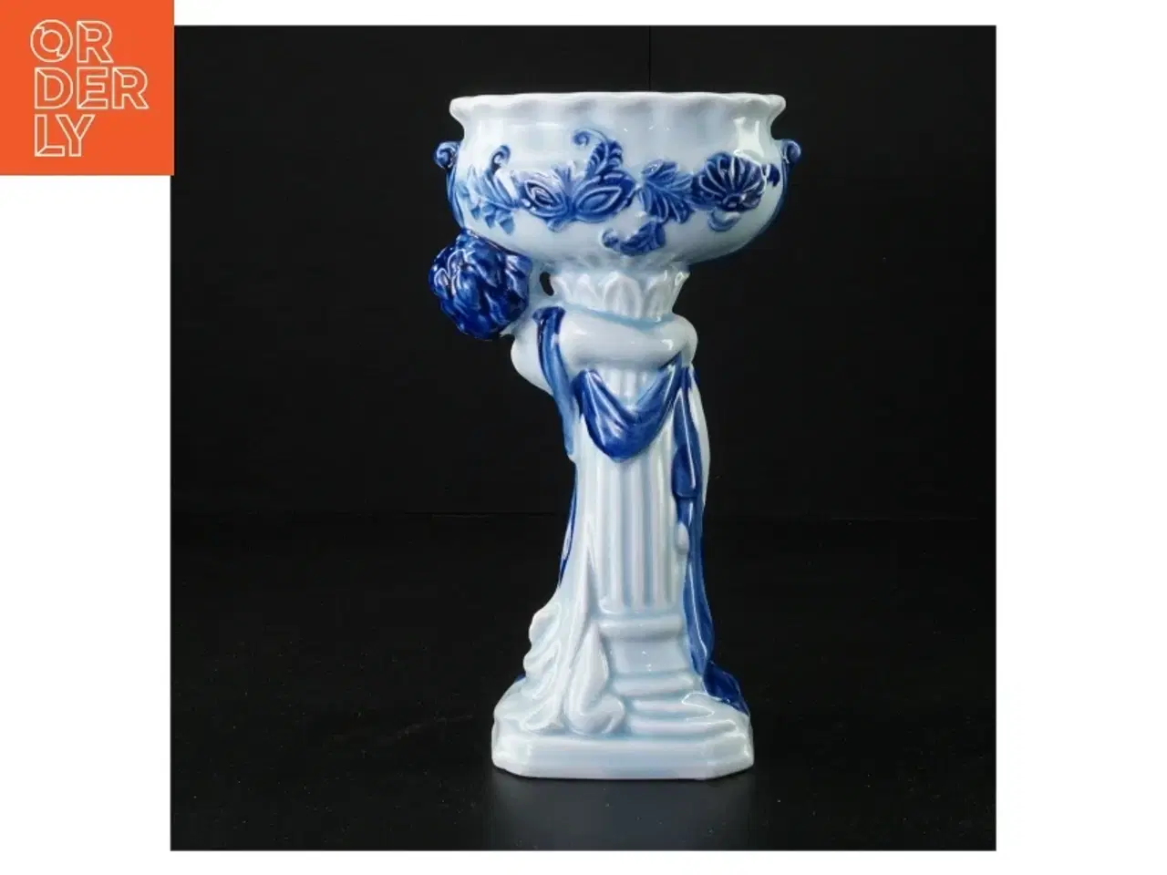 Billede 2 - Porcelænsfigur med fad og blomster (str. 23 x 13 cm)