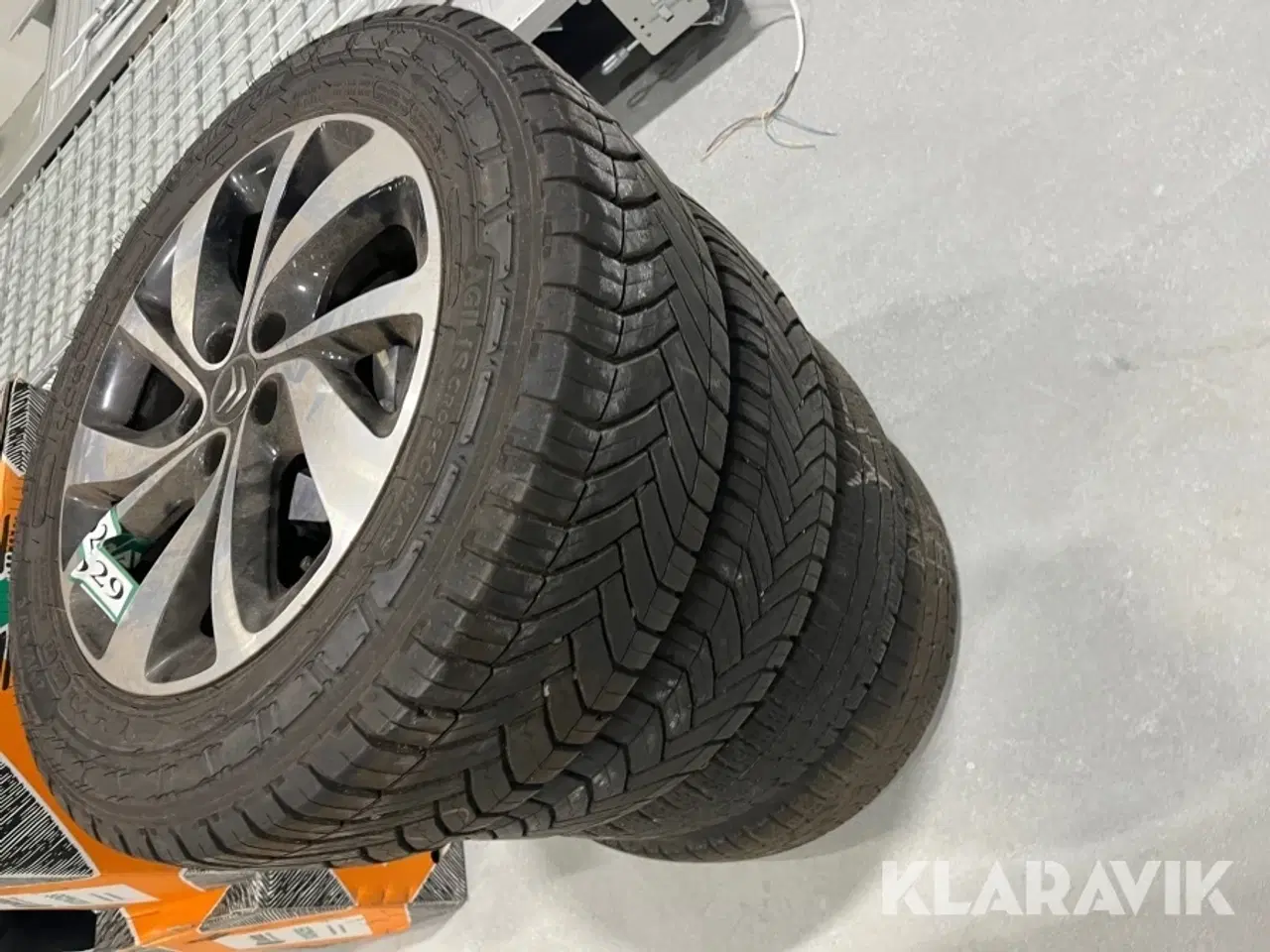 Billede 3 - Helårsdæk med fælg Michelin 215/60R17 4 styk