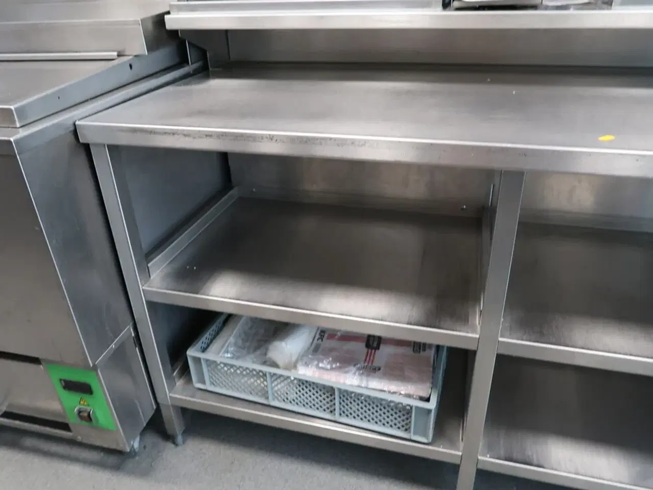 Billede 3 - Rustfri stålbord med indhold og varmeskuffe HATCO Drawer Wamer