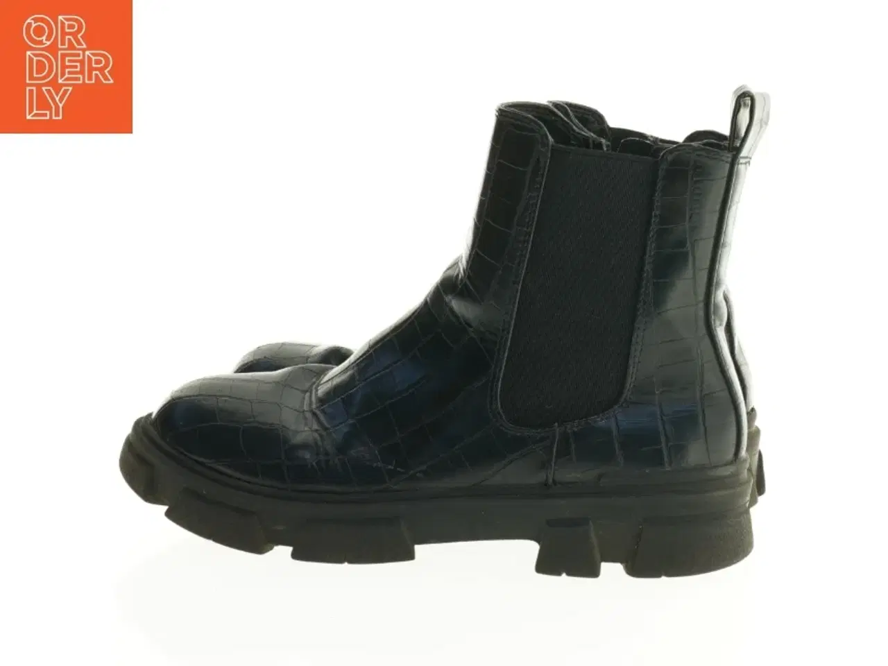 Billede 1 - Sorte krokodilleprægede støvler (str. 32)