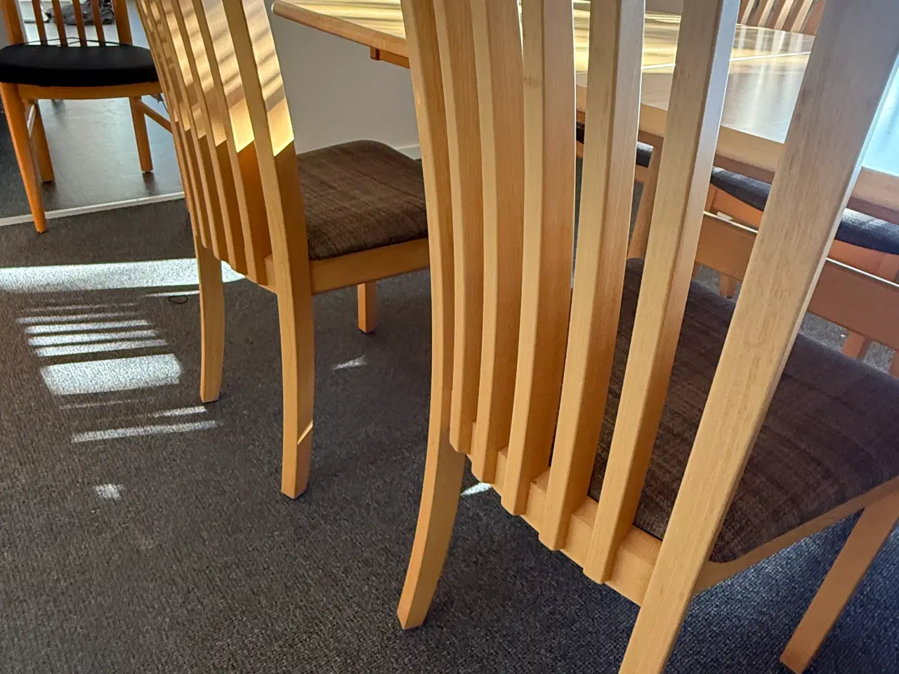 Billede 4 - Sofabord med 6 stole