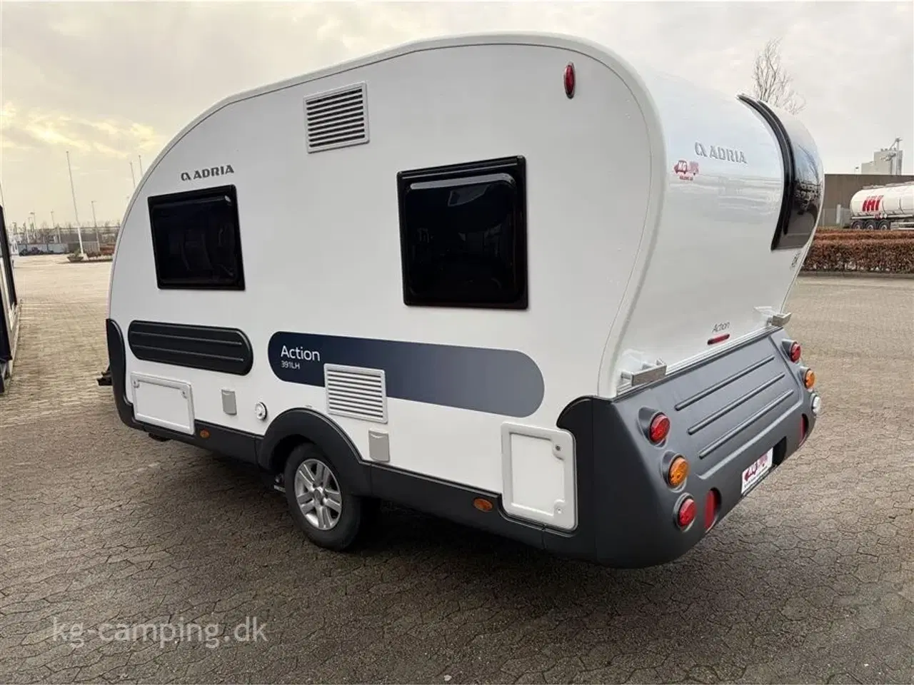 Billede 3 - 2022 - Adria Action 391 LH Flot vogn med mover og fortelt.