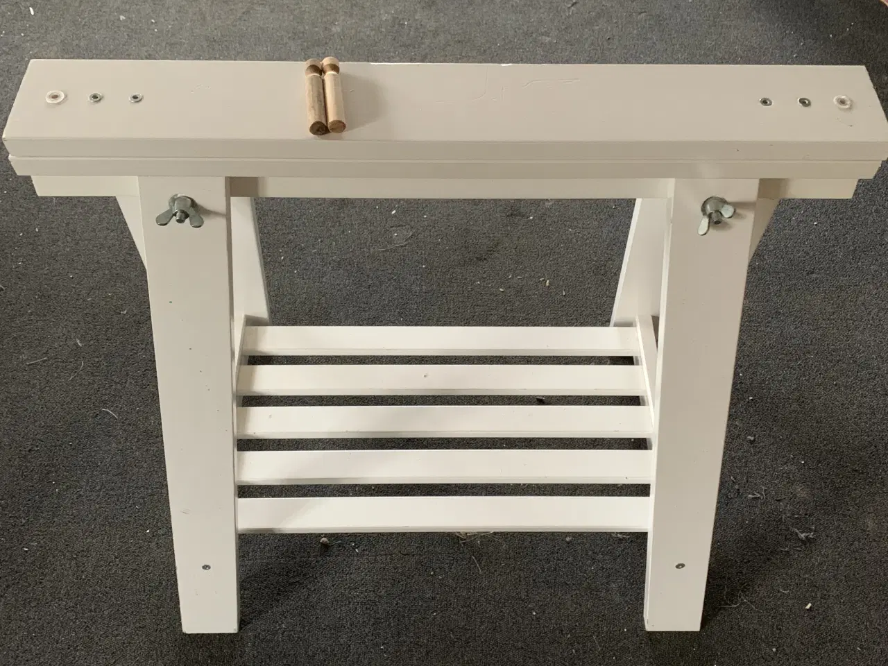 Billede 4 - Bordbukke i hvid 2 stk