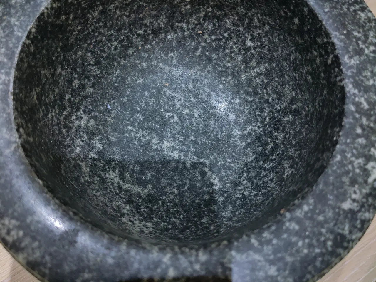 Billede 2 - Flot morter i massiv Granit 