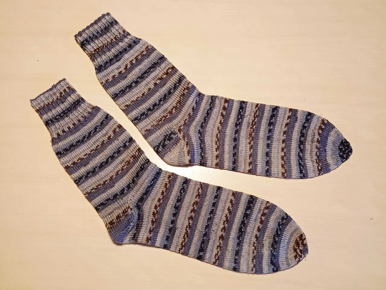 Billede 1 - Håndstrikkede Sokker str.47