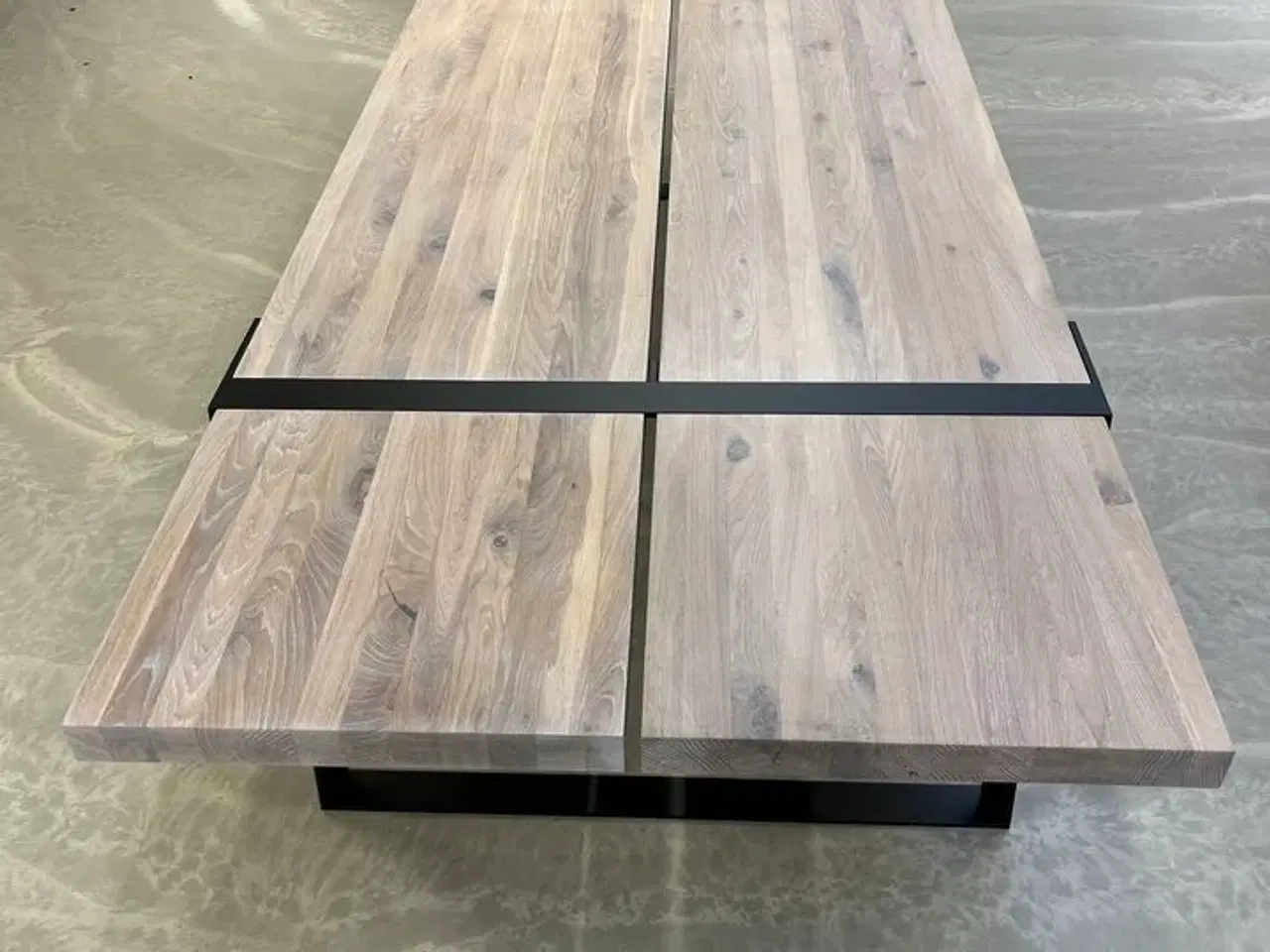 Billede 3 - Gigant spisebord. Hvidolieret massiv vildeg. 100x290 cm. Højde 74 cm.