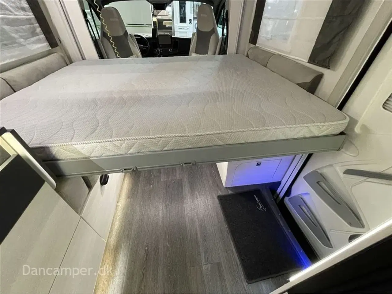 Billede 18 - 2021 - Chausson Titanium 720 Premium   Køjer samt stor dobbelt sænkeseng, 5-prs. 4 sovepladser m.mulighed for 5-6. Smart-lounge, indbygget gasfyldeflaske, markise, cykelholder, 170Hk - Aut.