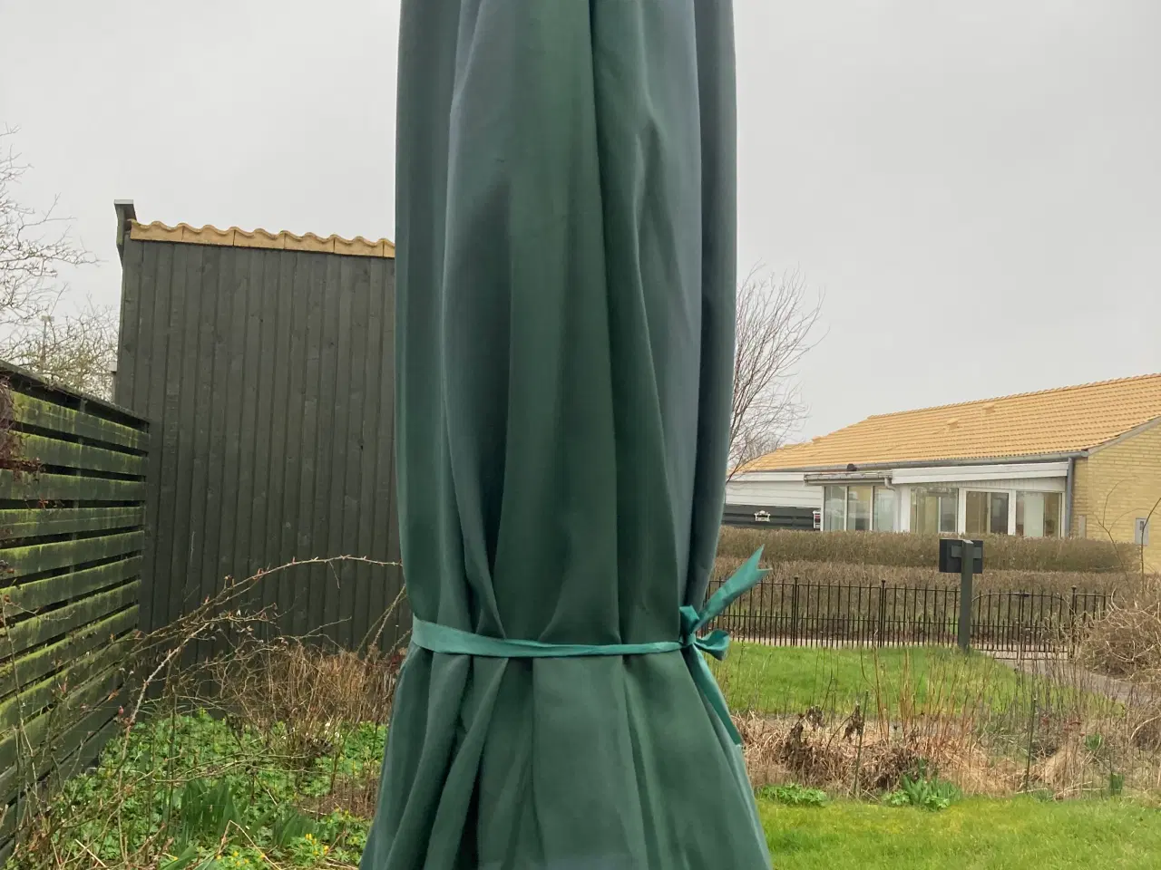 Billede 7 - Parasol + parasolfod (senest søndag d. 19.04.26)