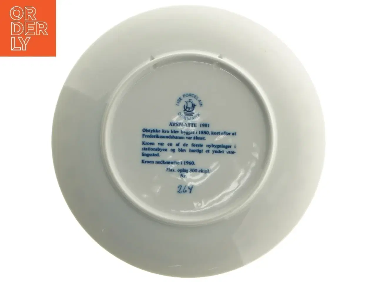 Billede 2 - Årsplatte Ølstykke Kro 1981 fra Lige Porcelain Denmark (str. Ø 19,5 cm)