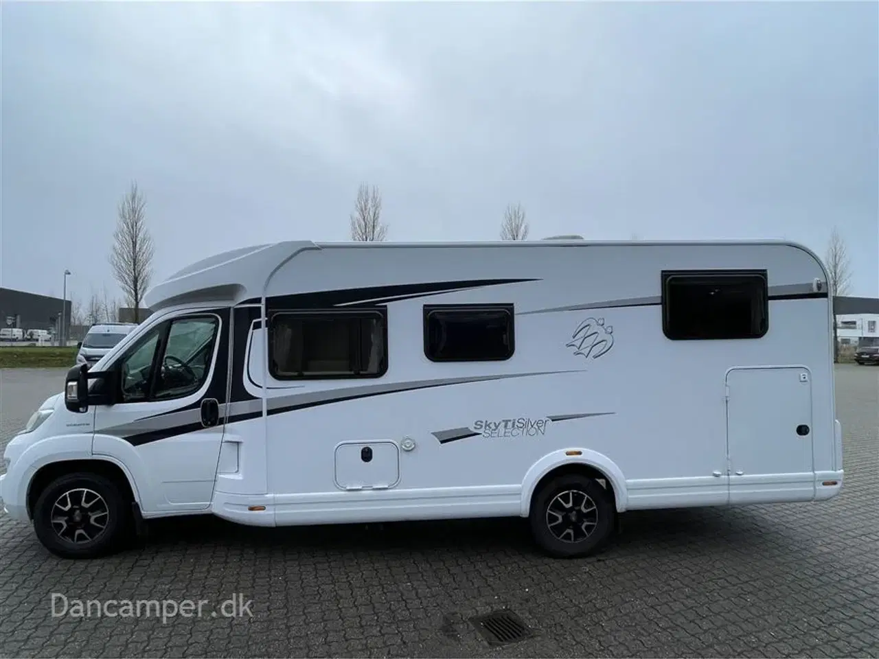 Billede 3 - 2016 - Knaus Sky TI 700 MEG Silver Selection   Fiat Ducato med 150 HK og 6 trin aut. gear. Solceller og lithium batteri, enkeltsenge, stor garage, populær indretning.