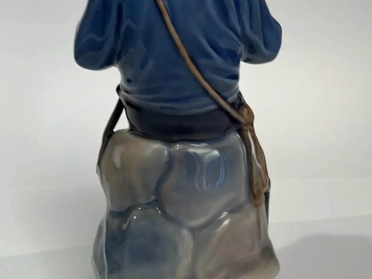 Billede 2 - Royal Copenhagen dreng der snitter med taske