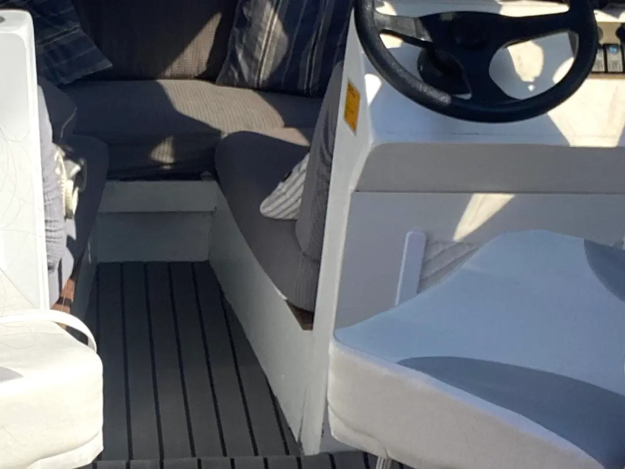 Billede 2 - Kabinebåd, 50 hk, 4 takts, powertrim og trailer
