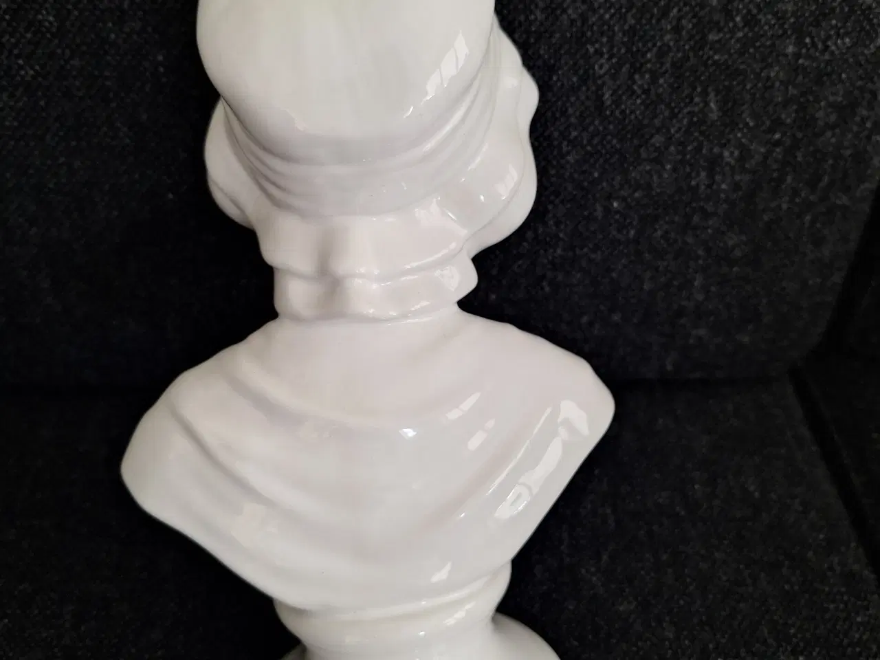 Billede 3 - Kvindefigur i porcelæn 