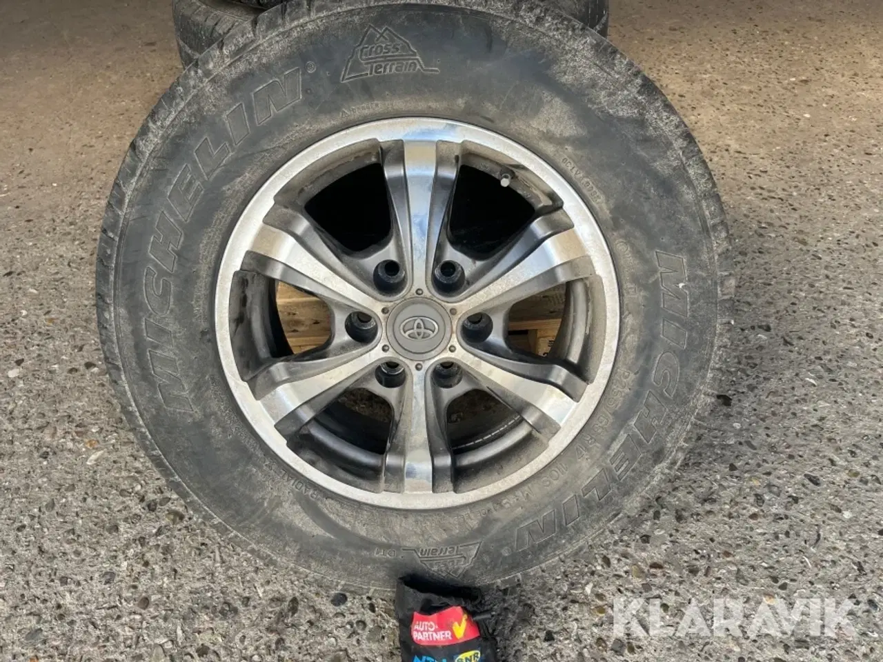 Billede 4 - Dæk med fælge Toyota 17" Michellin cross terrain