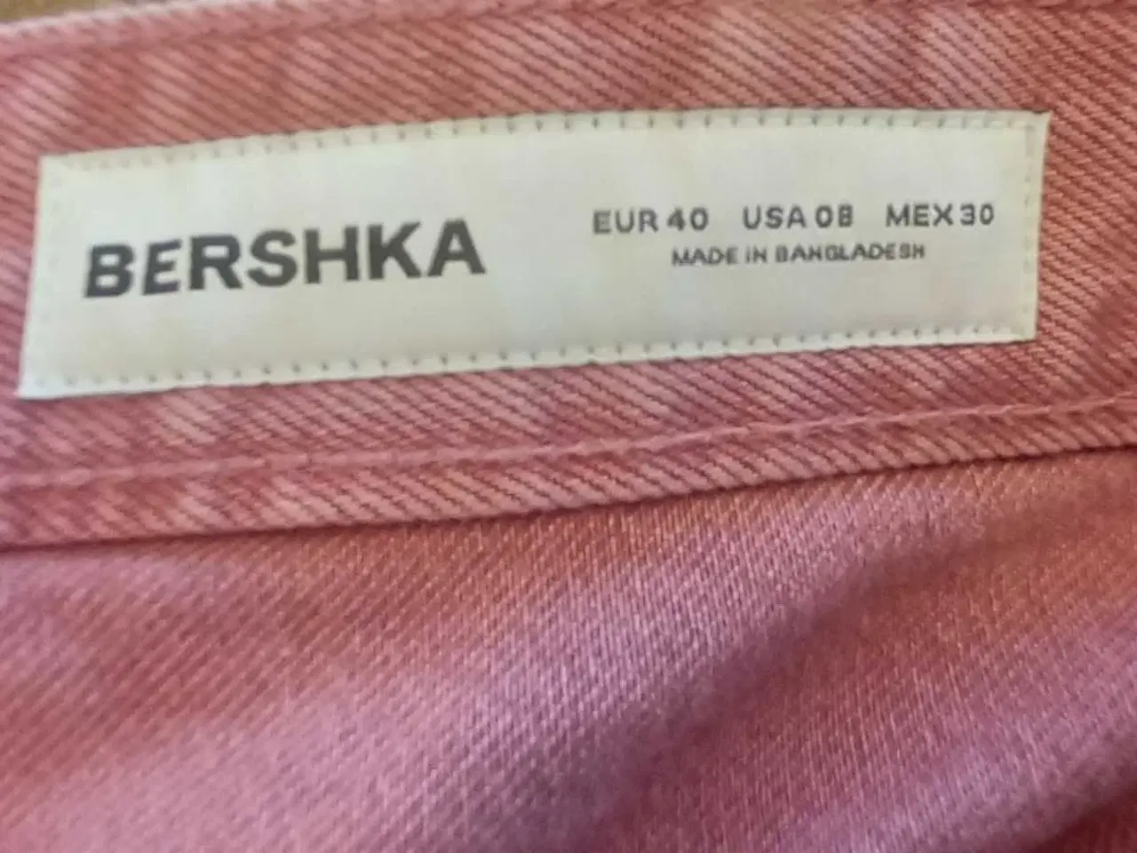 Billede 3 - Bershka rosa shorts, størrelse 40