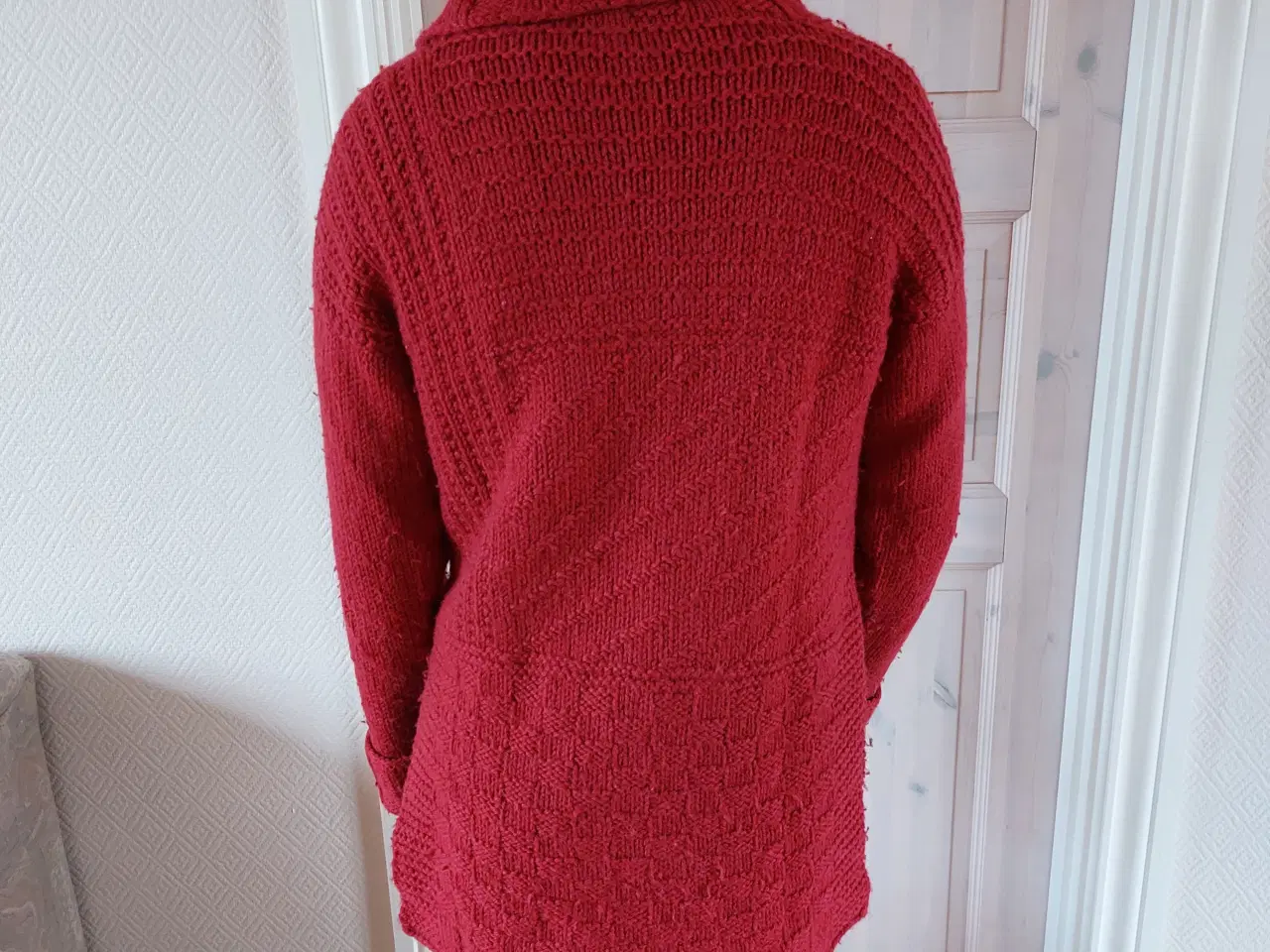 Billede 2 - Varm Hjemmestrikket - Lang uld sweater  str s 