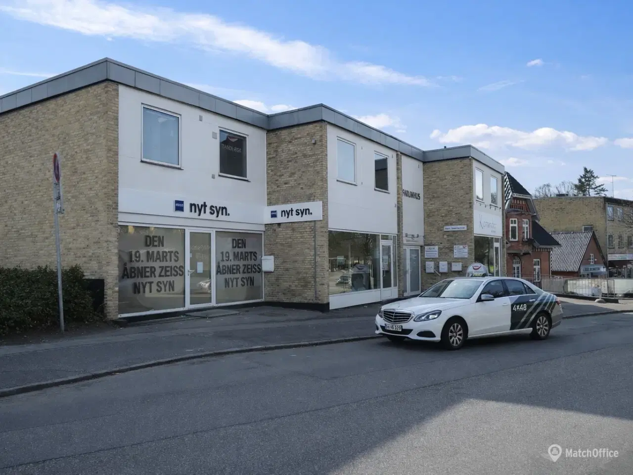 Billede 1 - Synligt butik-/kontorlejemål på Farum Hovedgade – 110 m² med stort glasparti