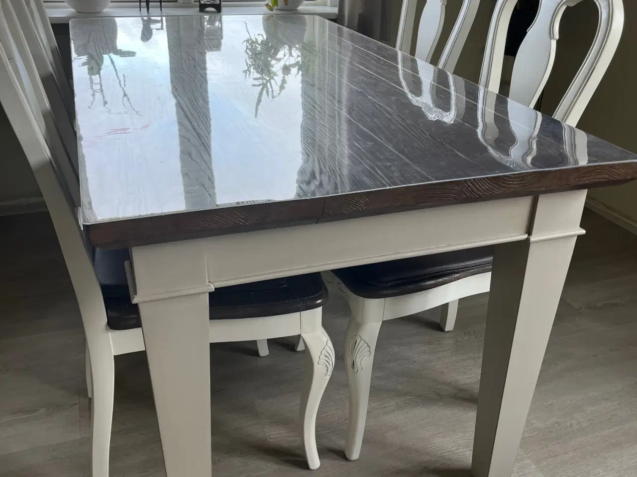 Billede 1 - Flot spisebord, vintage og 4 stole