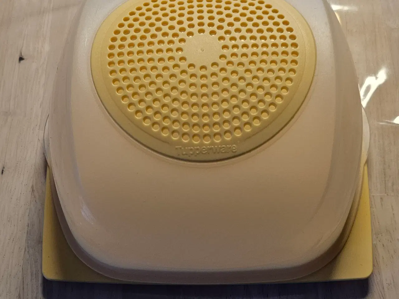 Billede 1 - Gul osteboks fra Tupperware