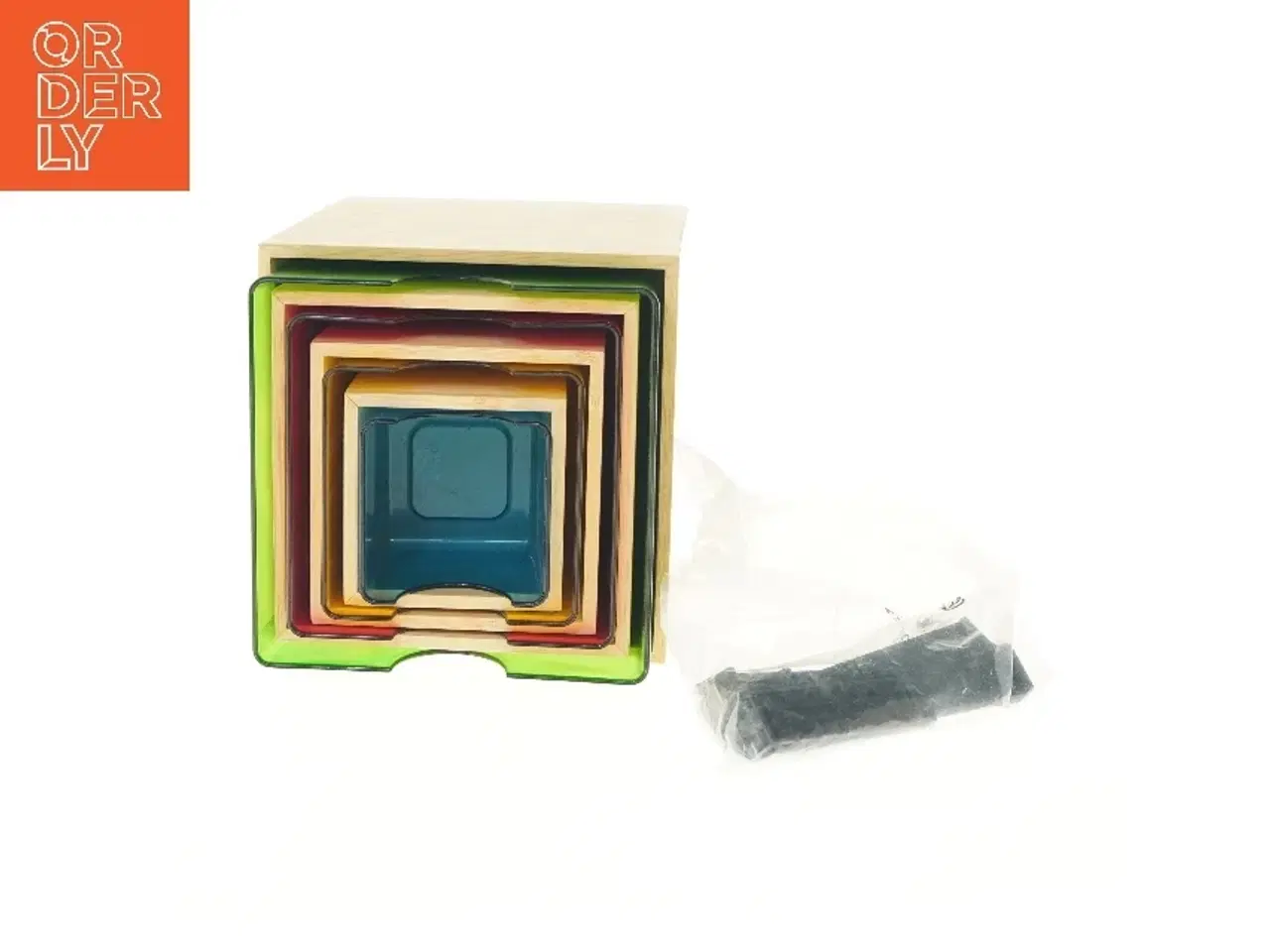 Billede 1 - Cube system med farvede beholdere fra IKEA (str. 22,5x22,5x22,5 cm)