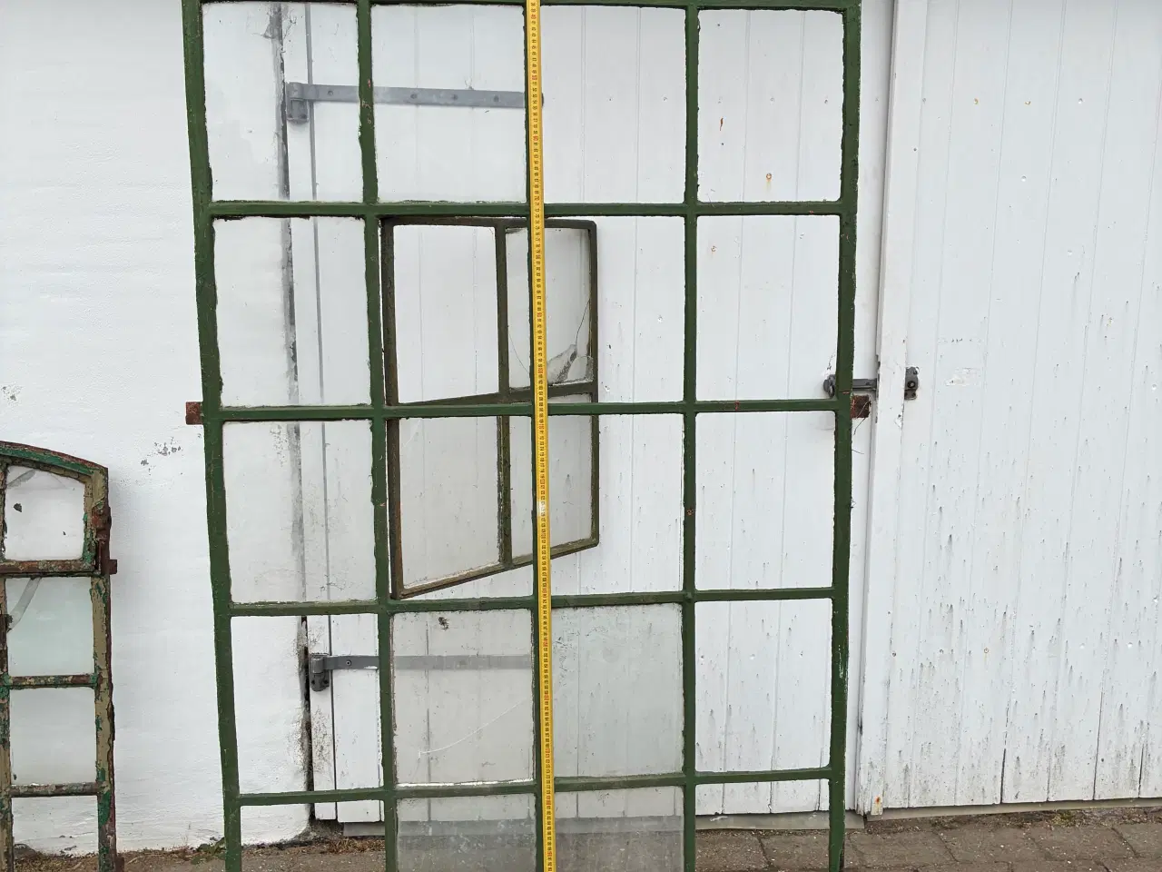 Billede 4 - Stort gammelt staldvindue