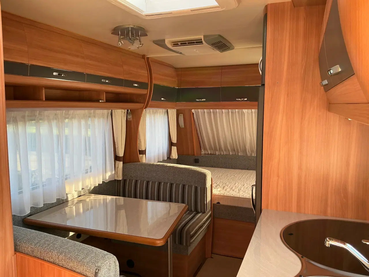 Billede 4 - Campingvogn Hobby 490 KMF de luxe