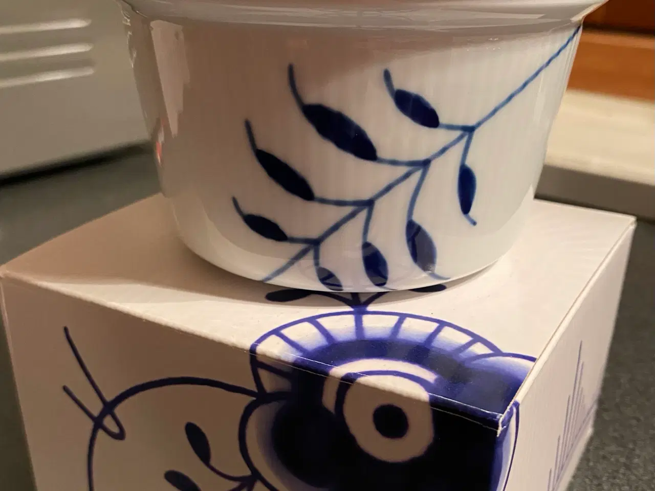 Billede 1 - Mega Mussel (Blue Fluted Mega) lille skål med låg