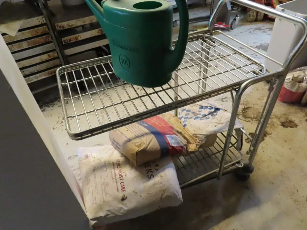 Billede 3 - Vogn med indhold