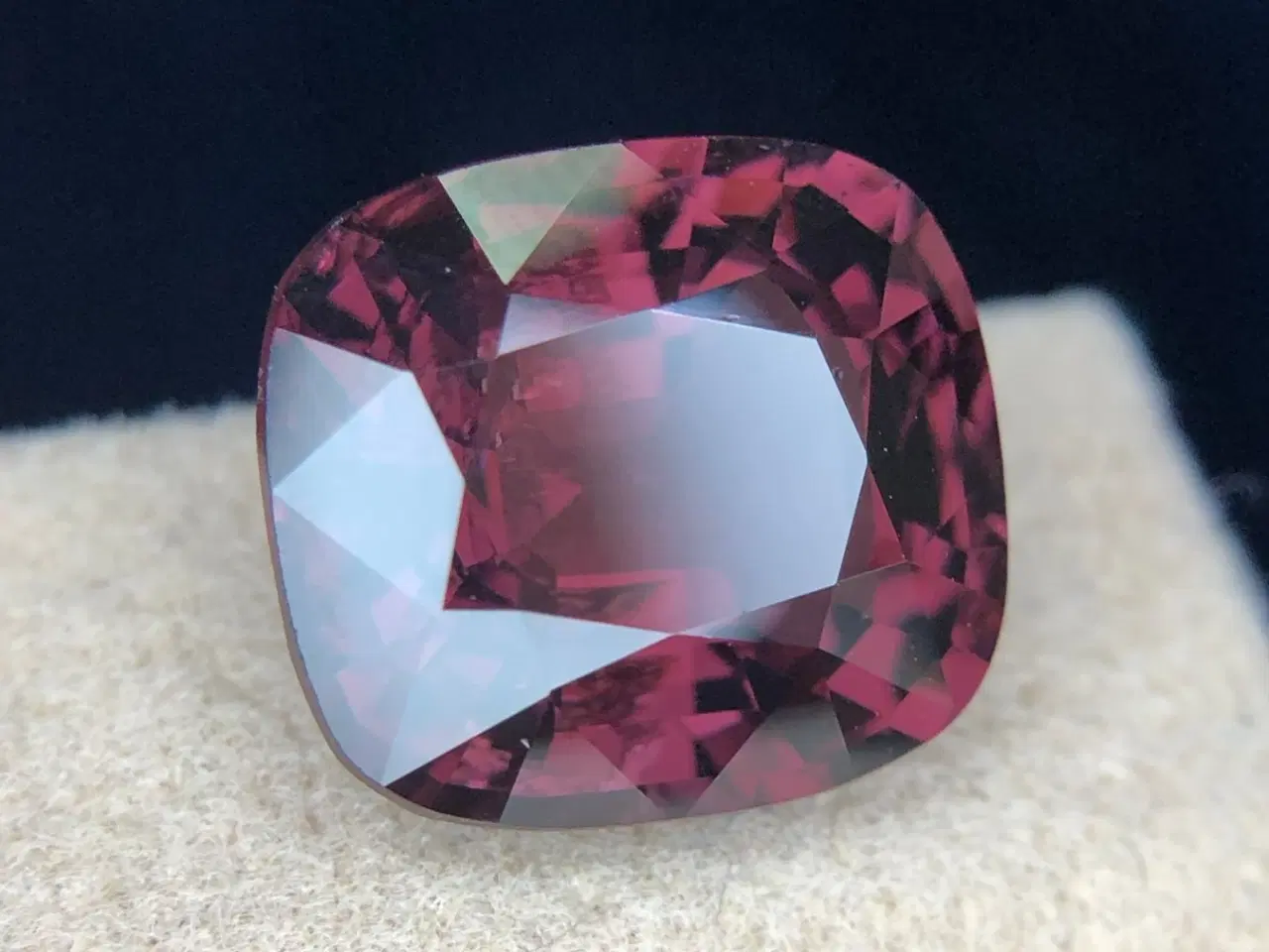 Billede 1 -  Rød, Lilla Spinel - 7.34 ct