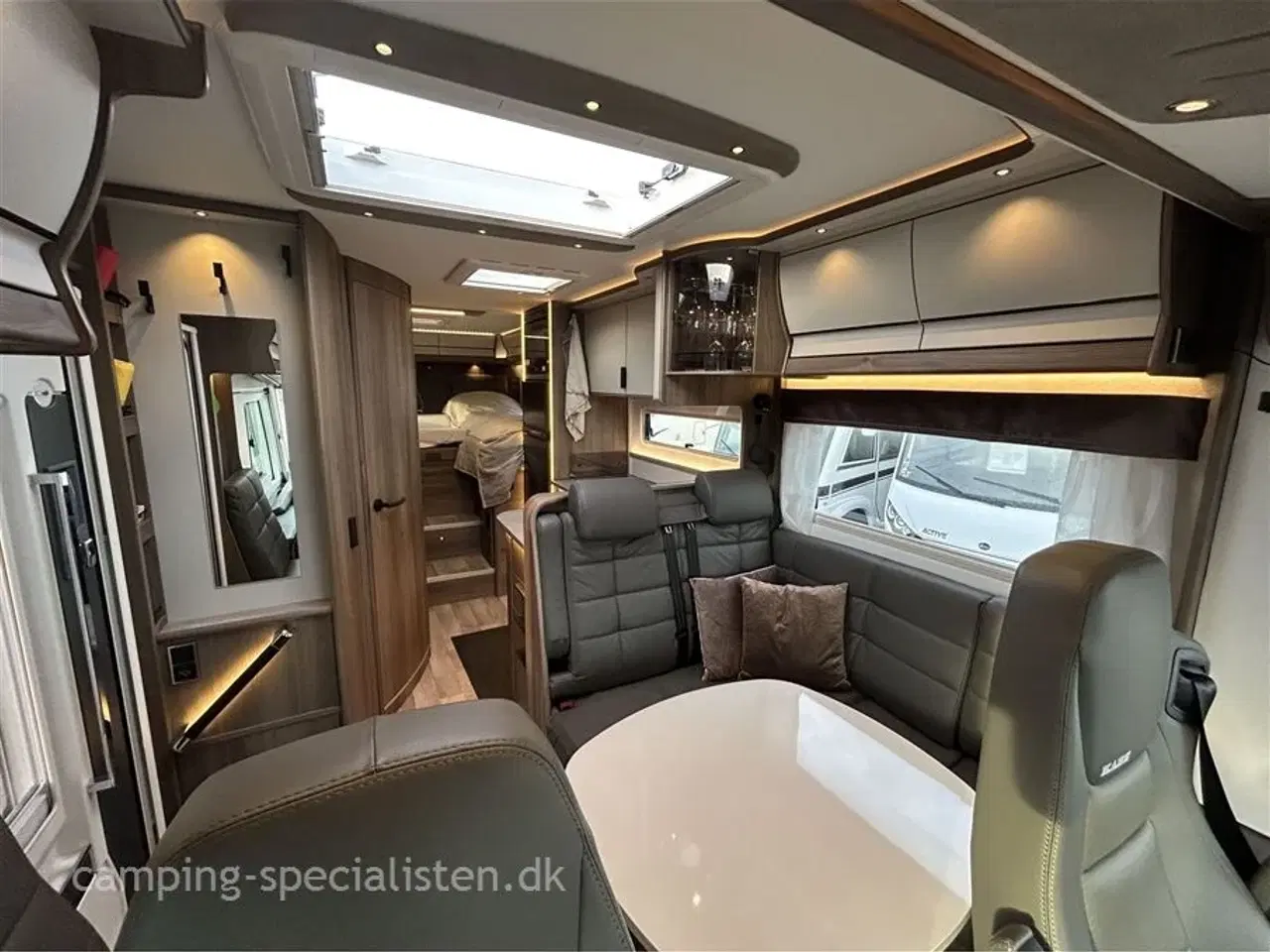 Billede 9 - 2025 - Kabe Travel Master Crown i760 LGB   Kabe Crown 760 LGB model 2025 på Mercedes kan nu ses hos Camping-Specialisten
