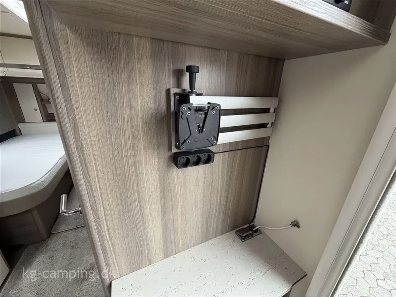 Billede 9 - 2020 - Fendt Tendenza 515 SG   Lækker enkeltsengsvogn med mover, fortelt og meget mere. Kan opvejes til 2000 KG